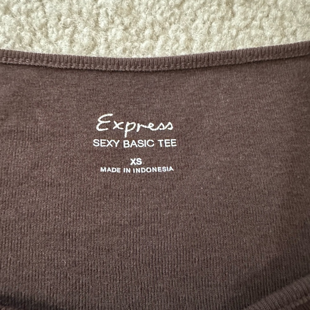 Express sexy basic long sleeve tee - Picture 3 of 5